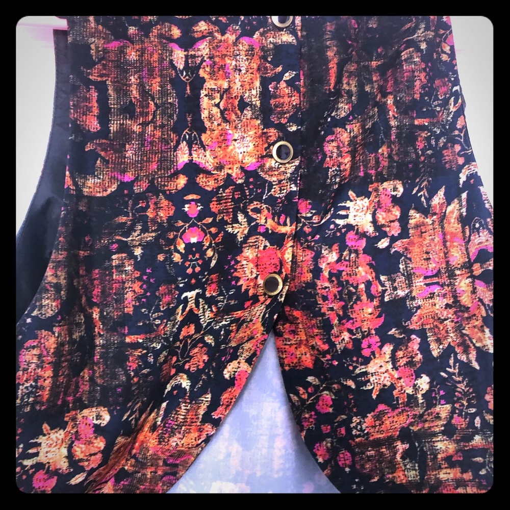 ASTR Floral Print Crop Shell